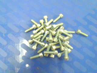 Skruer Unbracho 4x20mm Ca. 80stk. - Klik for mere information...