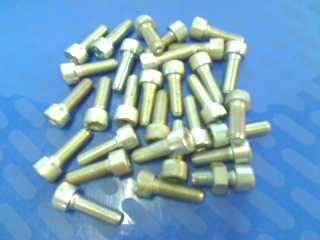 Bolte Unbracho 10x30mm ca. 40stk - Klik for mere information...